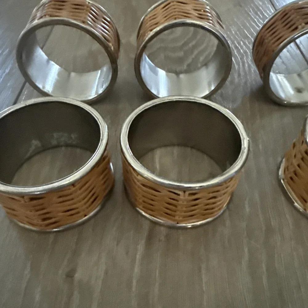 Set of 8 Everhome‎ Woven Aluminum Napkin Ring in Silver/Natural